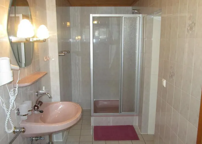 לינה וארוחת בוקר Haus Elena