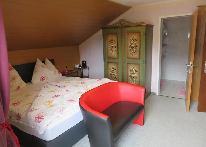 לינה וארוחת בוקר Haus Elena 3*