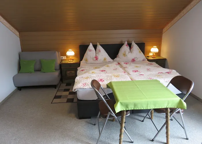 לינה וארוחת בוקר Haus Elena